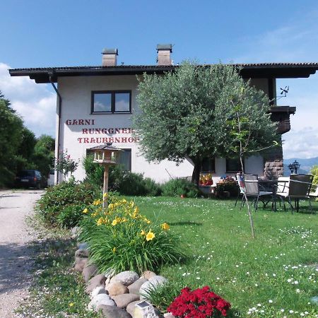 Hotel Garni Runggner Traubenhof Termeno Esterno foto