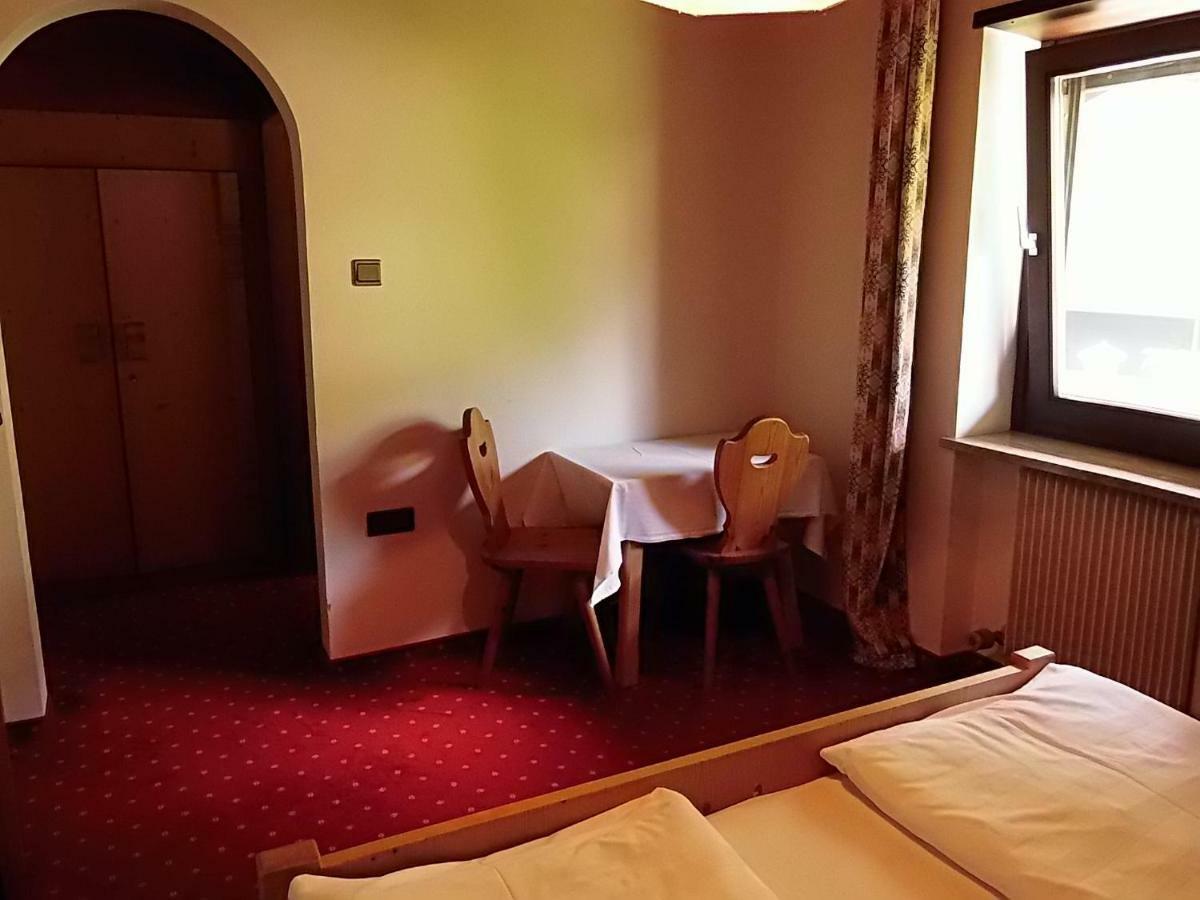 Hotel Garni Runggner Traubenhof Termeno Esterno foto