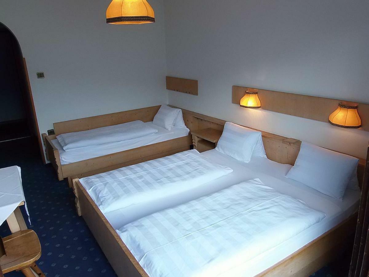 Hotel Garni Runggner Traubenhof Termeno Esterno foto