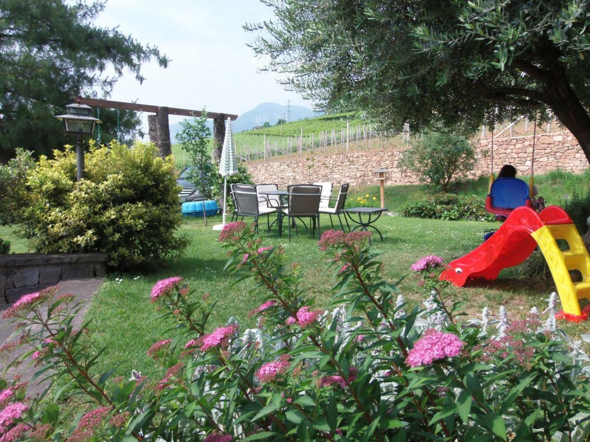 Hotel Garni Runggner Traubenhof Termeno Esterno foto
