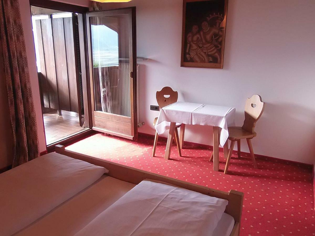 Hotel Garni Runggner Traubenhof Termeno Esterno foto